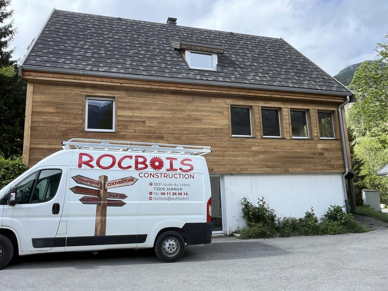 Véhicule et atelier ROCBOIS Construction à Jarrier